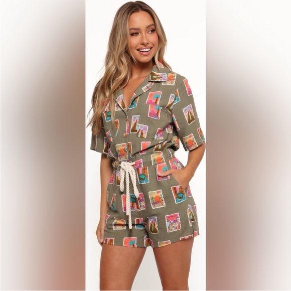 Petal & Pup Pants - Petal & Pup Everlee Romper - Olive Print, XS
Brand new with tags